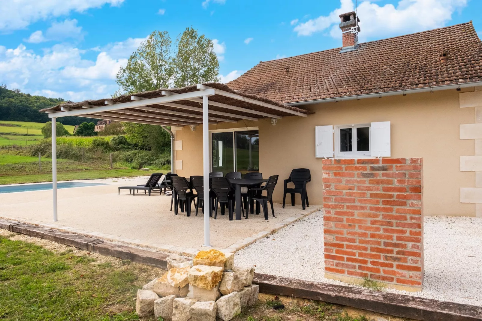 Maison typique vue sur le château d'Hautefort 4 pax-Terrace balcony