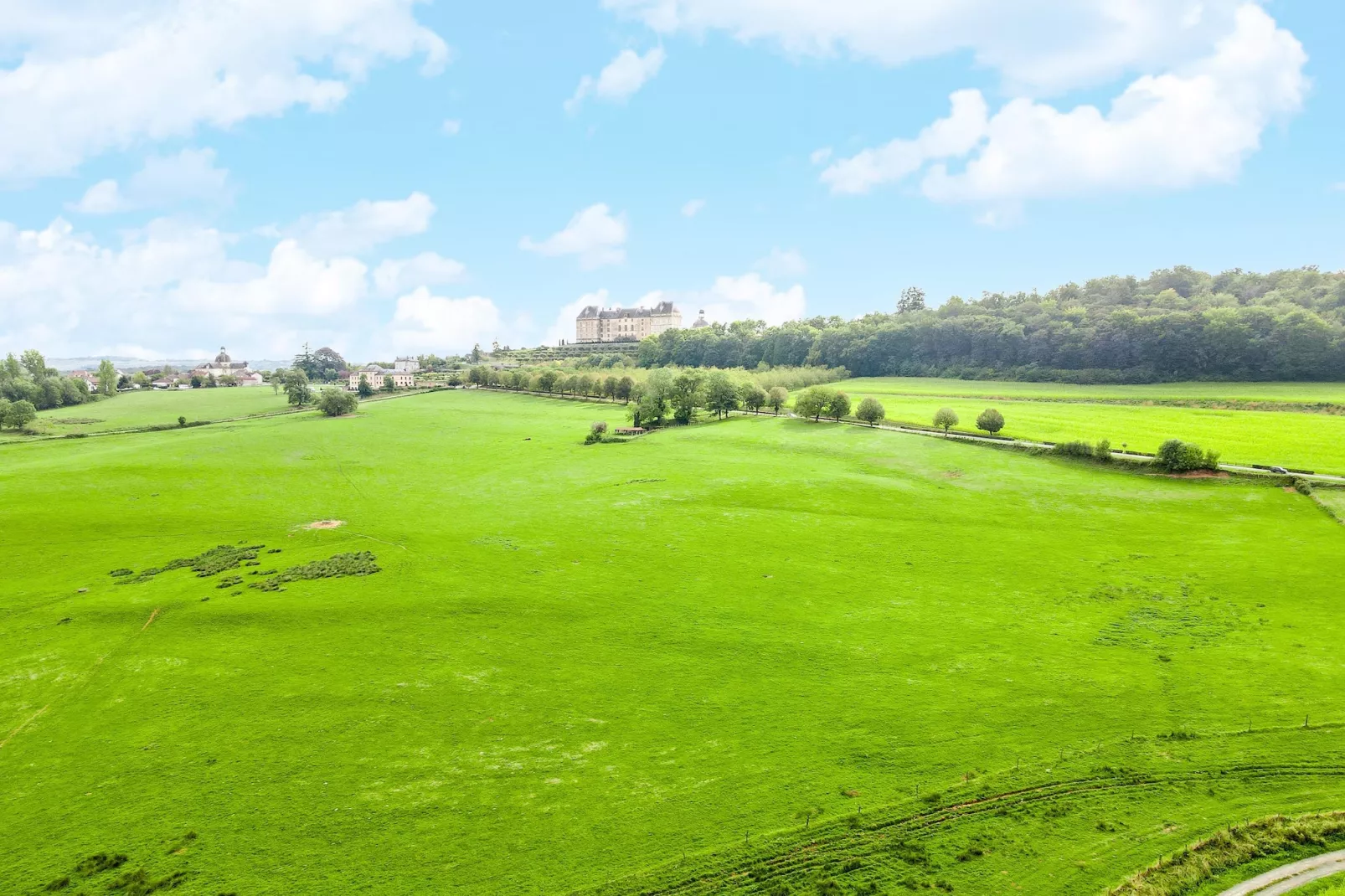 Maison typique vue sur le château d'Hautefort 4 pax-View summer
