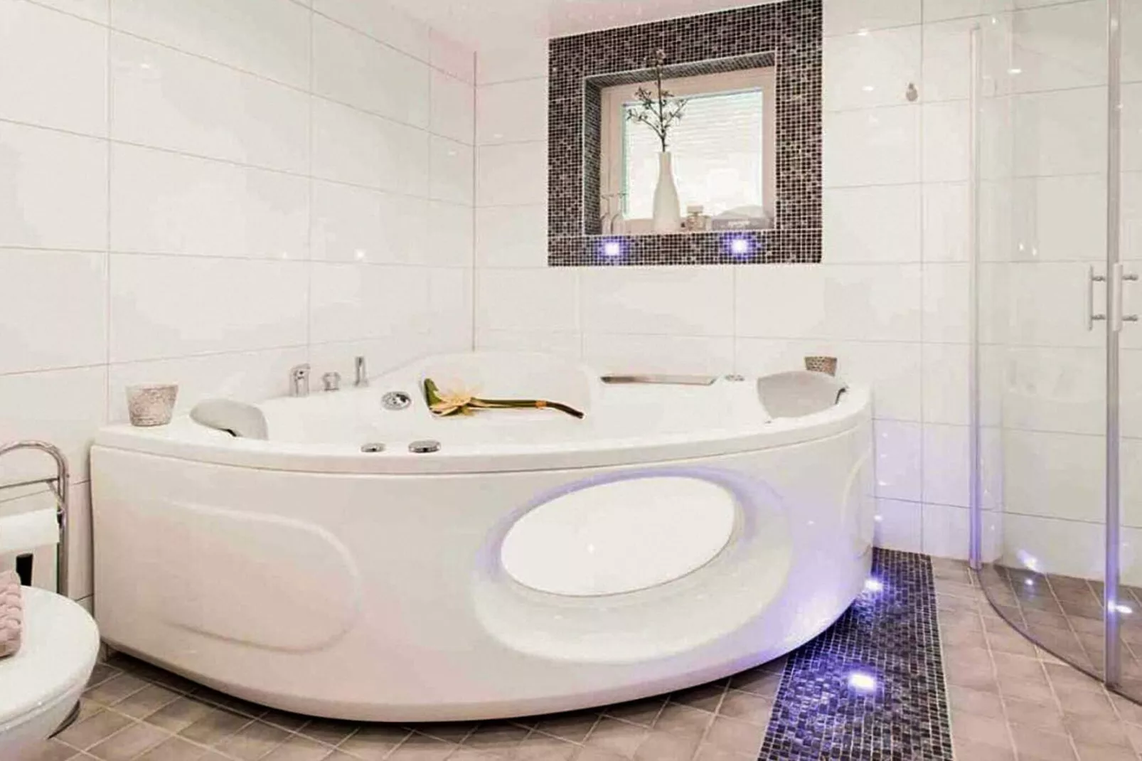 Appealing vacation home with free breakfast-Indoor