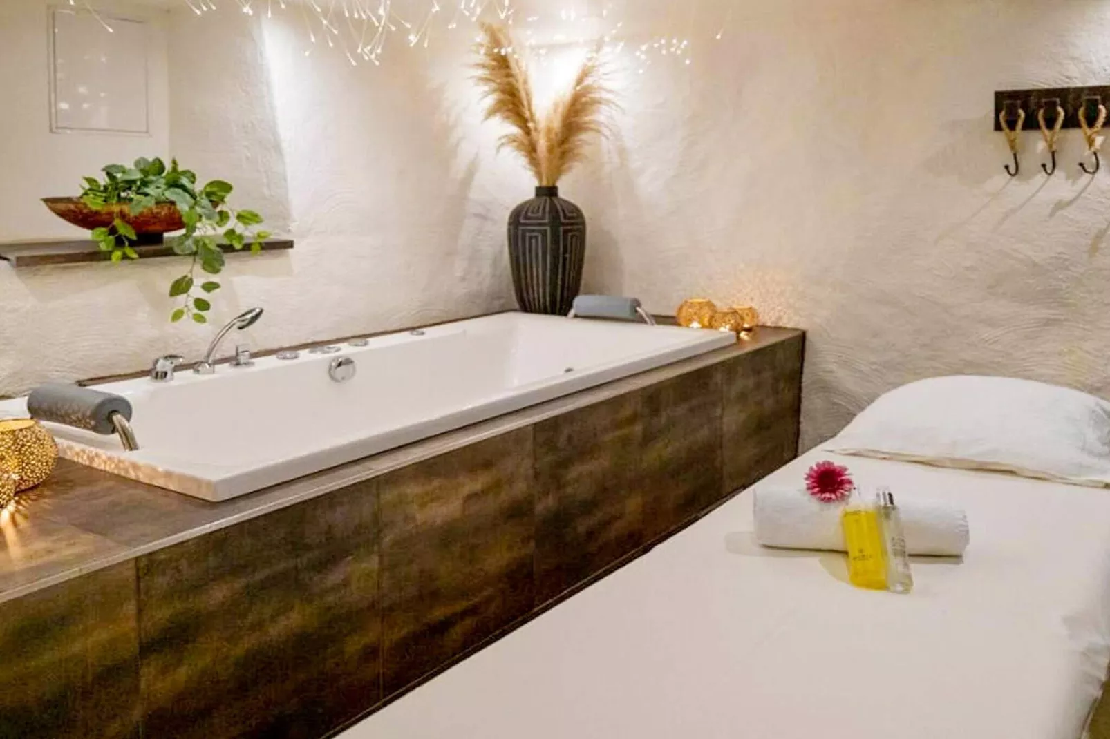 Appealing vacation home with free breakfast-Indoor