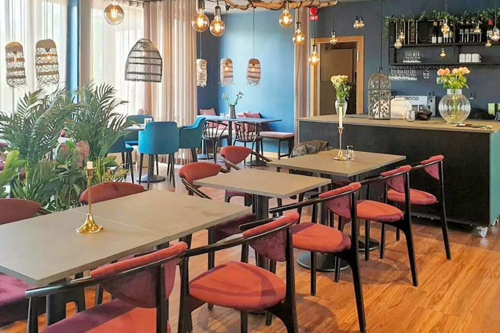 Appealing vacation home with free breakfast-Indoor