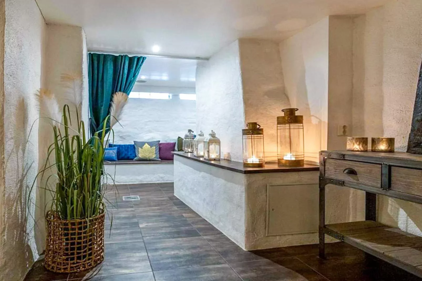 Appealing vacation home with free breakfast-Indoor