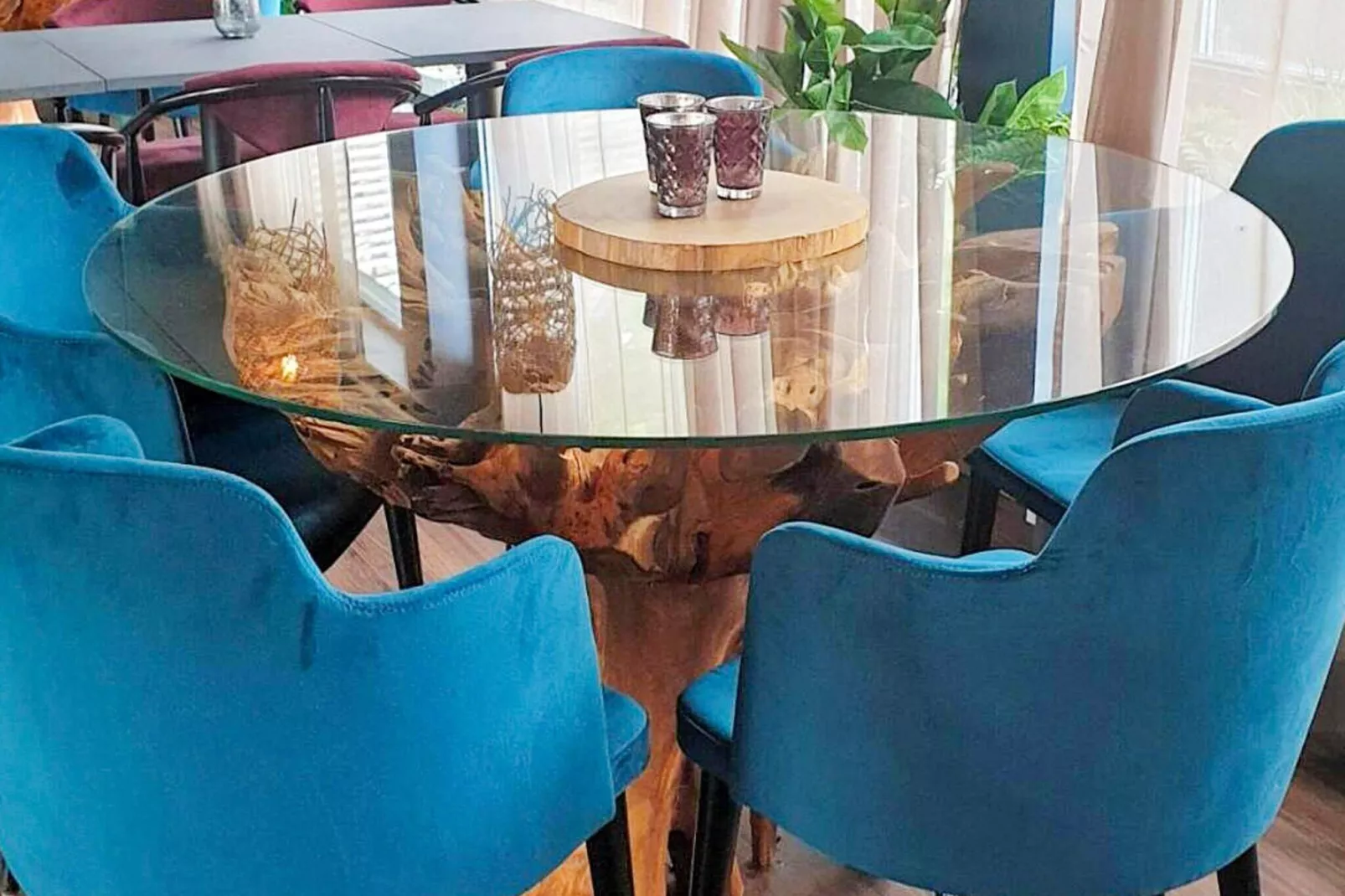 Room in a hotel with free breakfast-Indoor