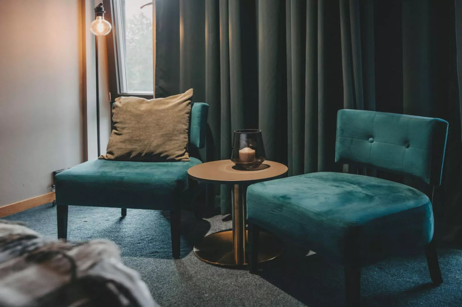 Room in a hotel with free breakfast-Indoor