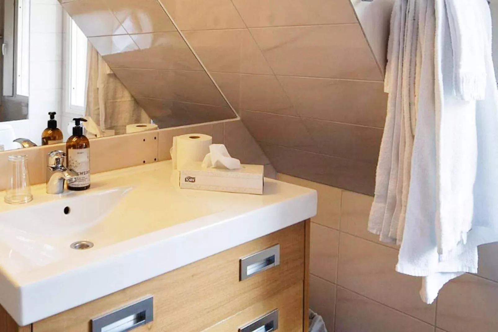 Nice Room with Free Breakfast, Spa Bath-Indoor