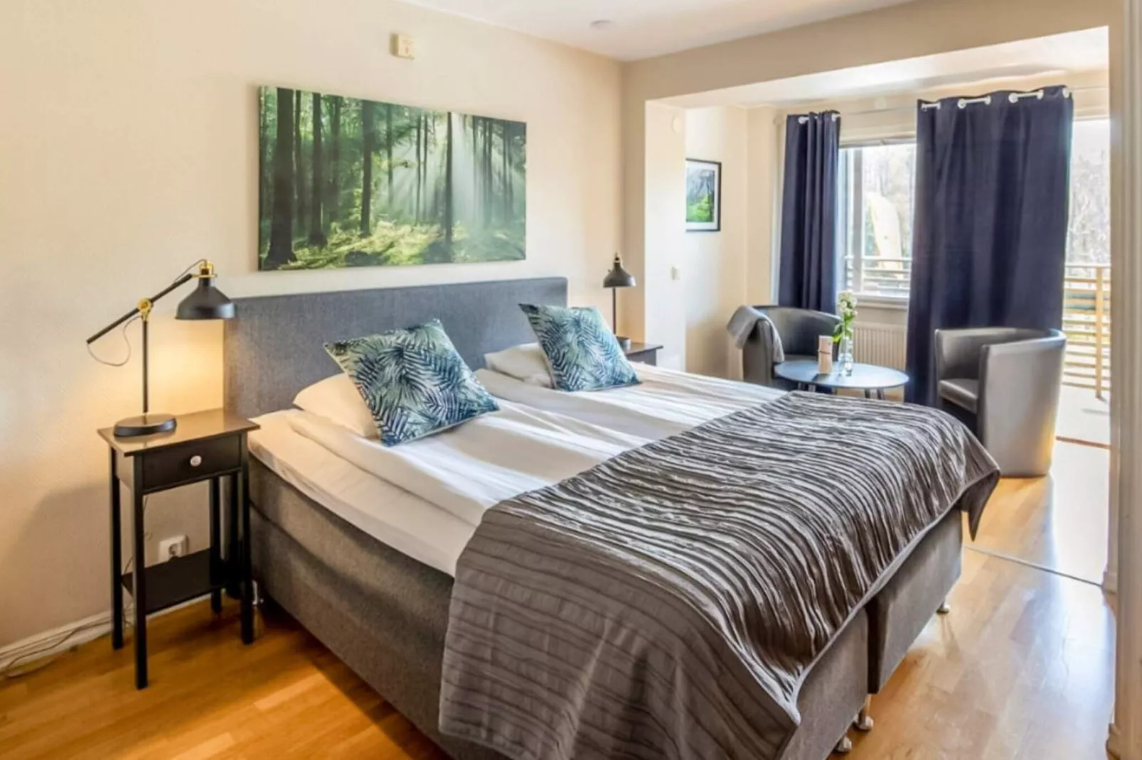 Inviting vacation home with breakfast-Indoor