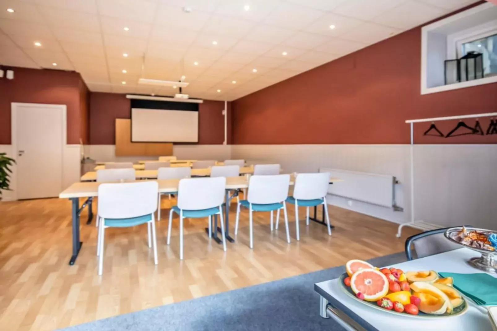 Inviting vacation home with breakfast-Indoor