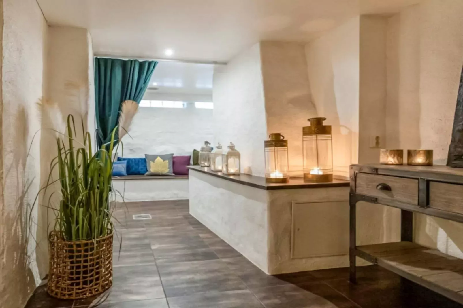 Inviting vacation home with breakfast-Indoor