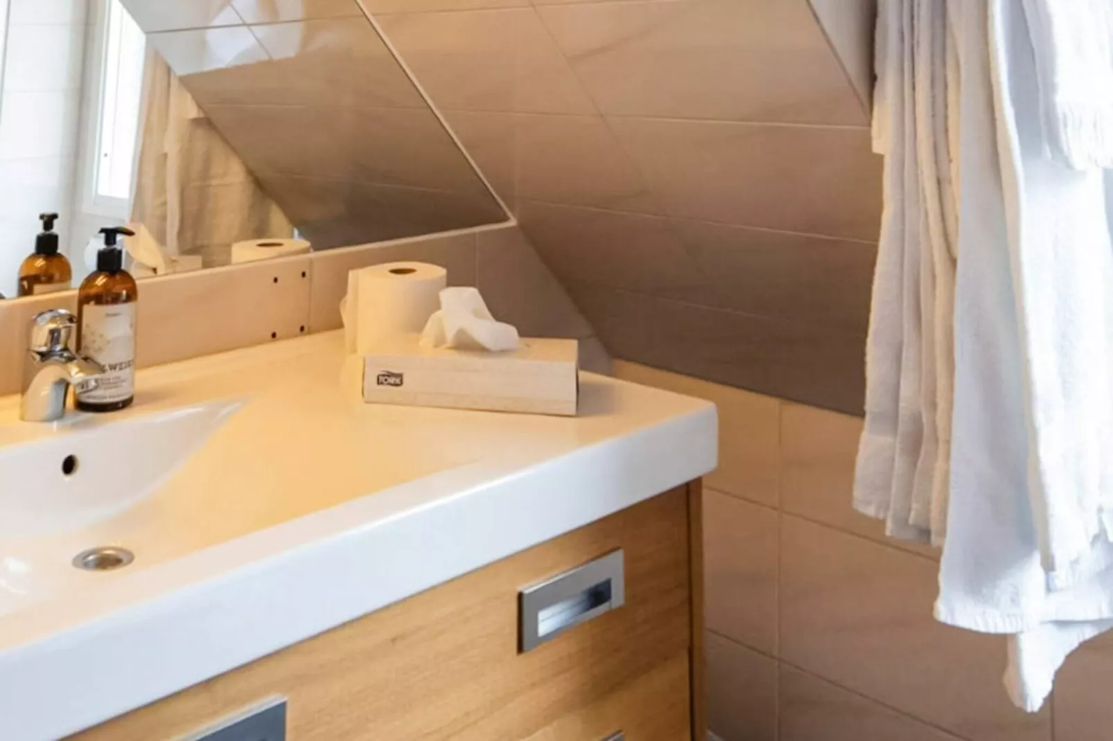 Attractive vacation home with free-breakfast-Indoor