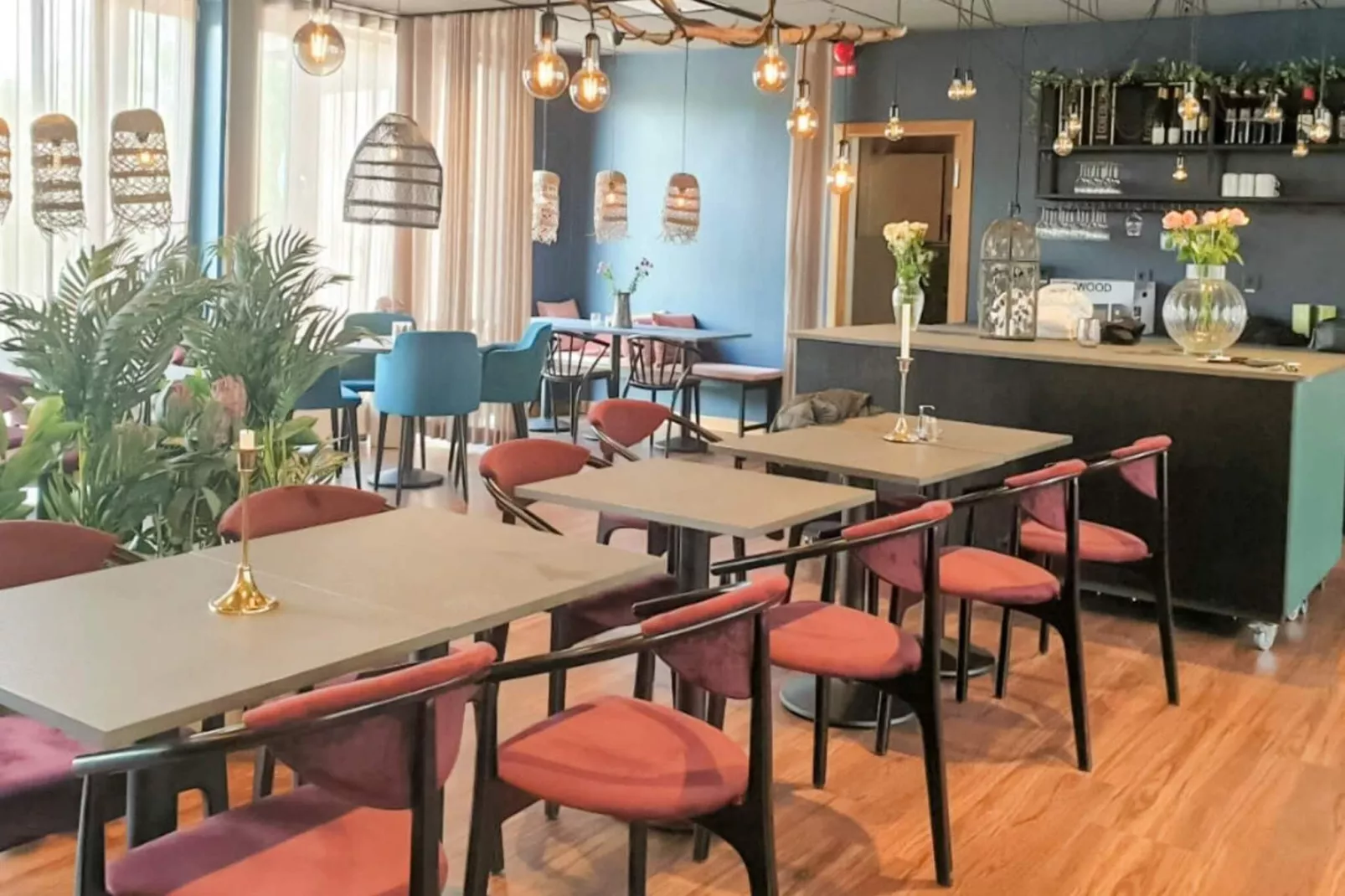 Lebhaftes Ferienhaus mit Gratis-Frühstück-Innen