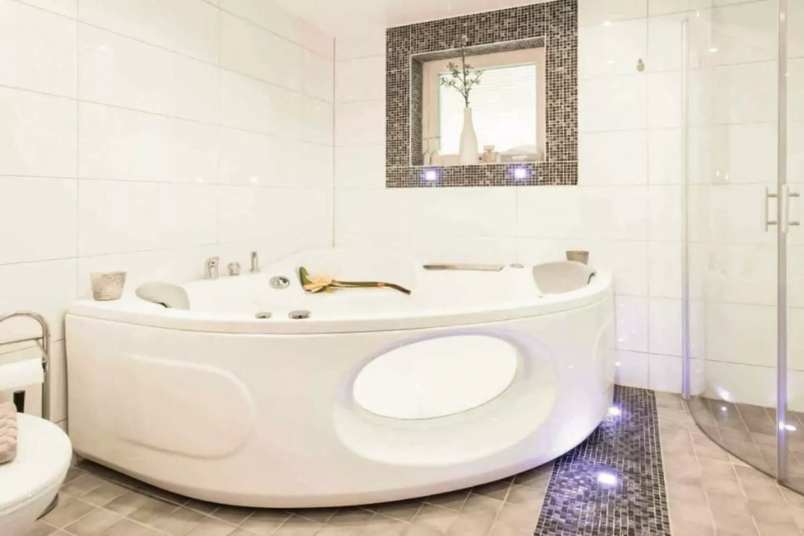 Lebhaftes Ferienhaus mit Gratis-Frühstück-Innen