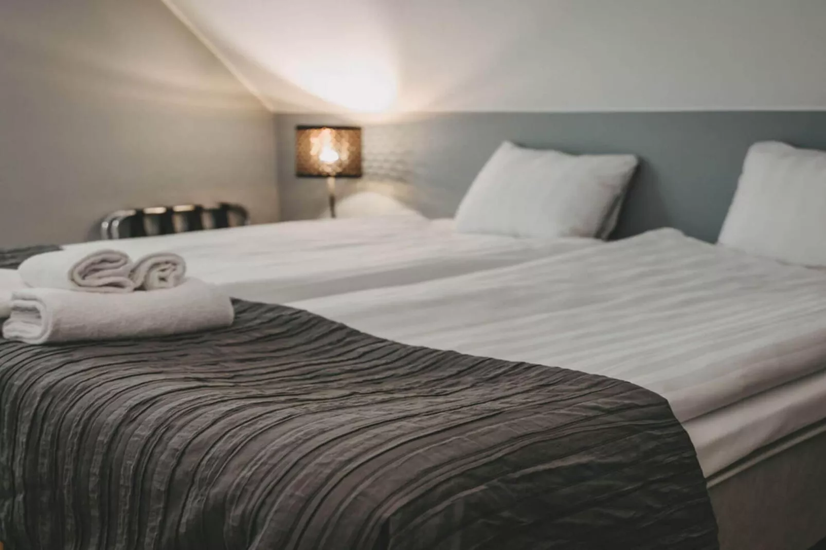 Room in a hotel with free breakfast-Indoor