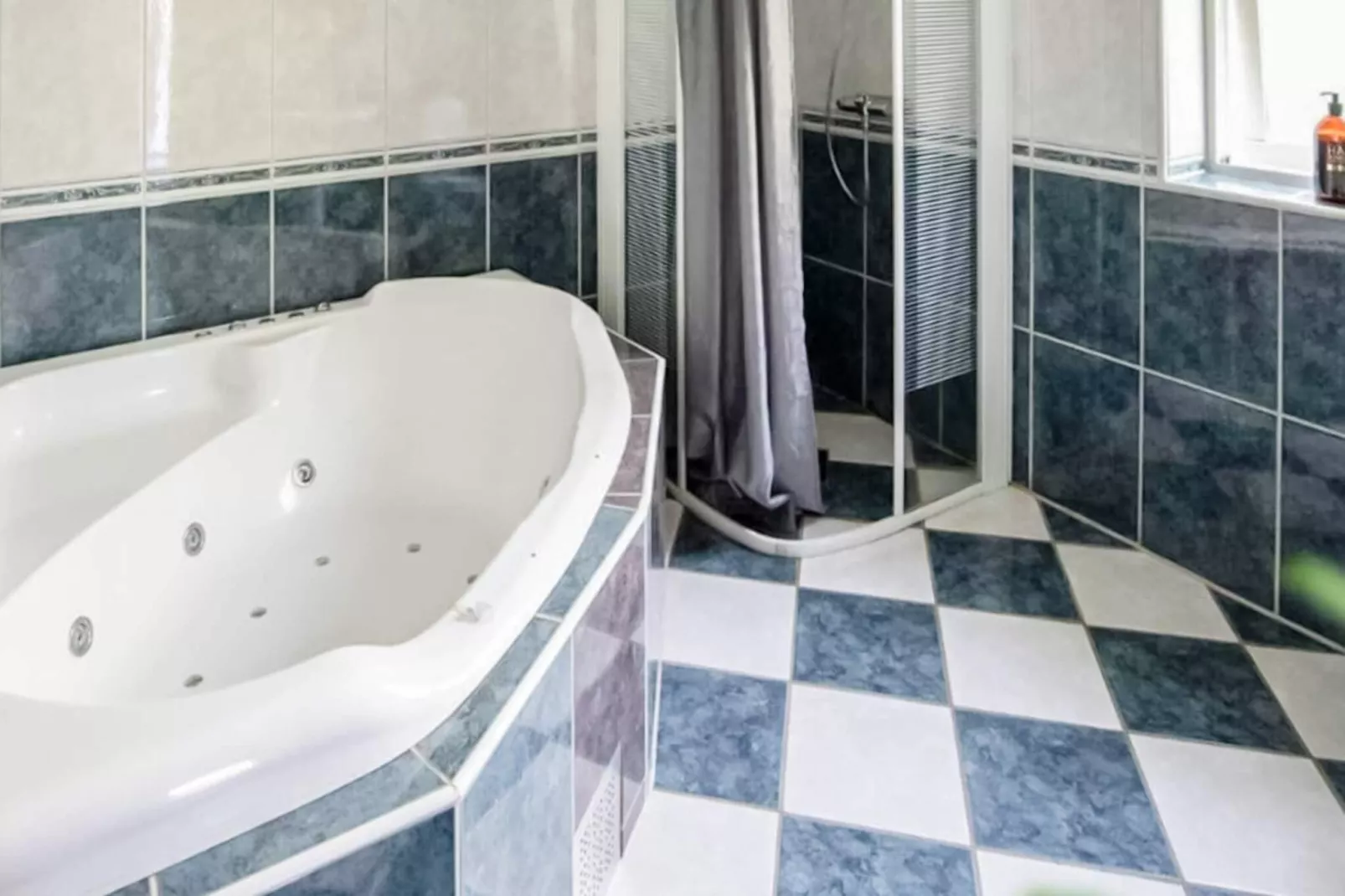 Inviting hotel room with free breakfast-Indoor