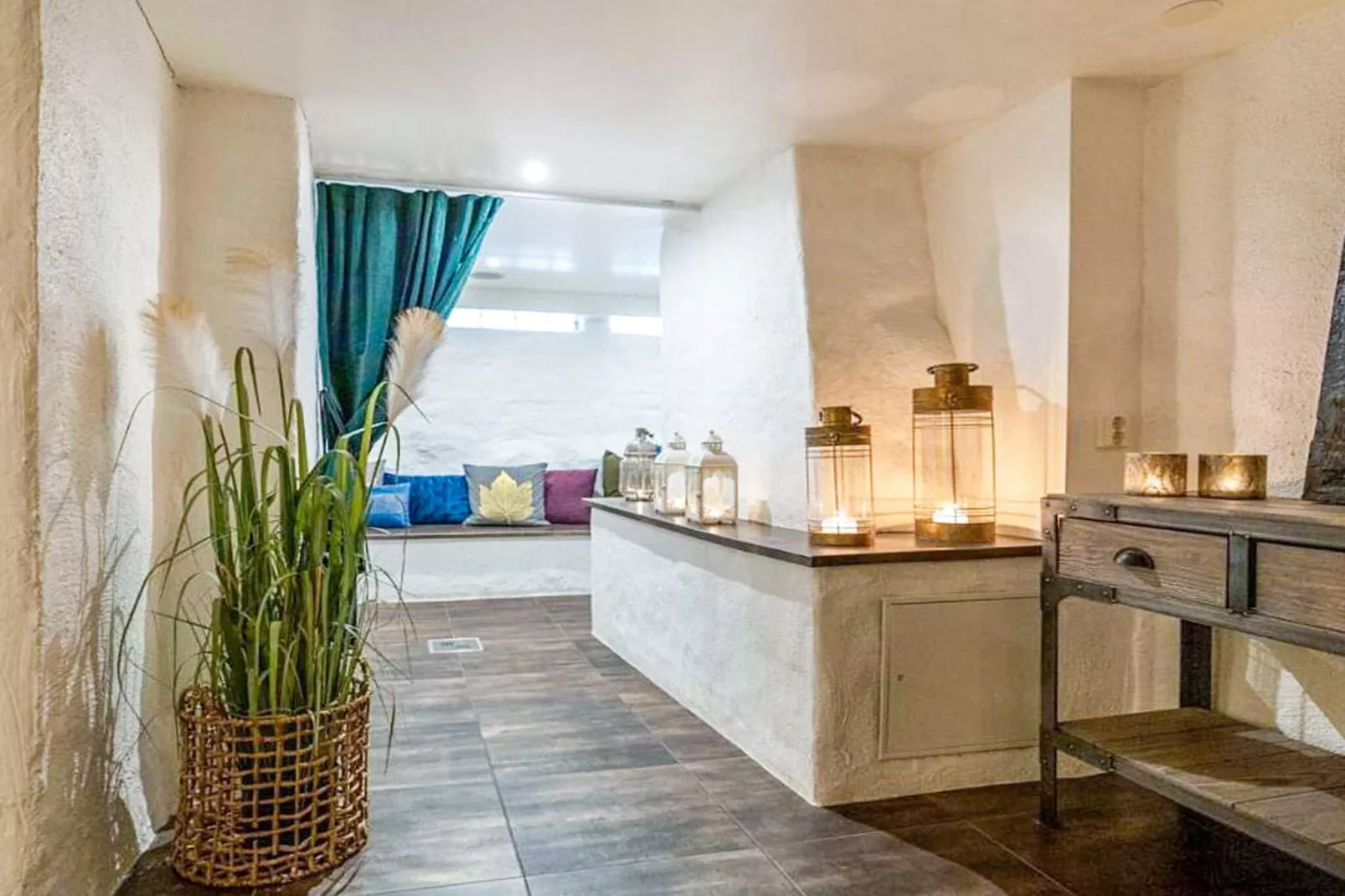 Inviting hotel room with free breakfast-Indoor