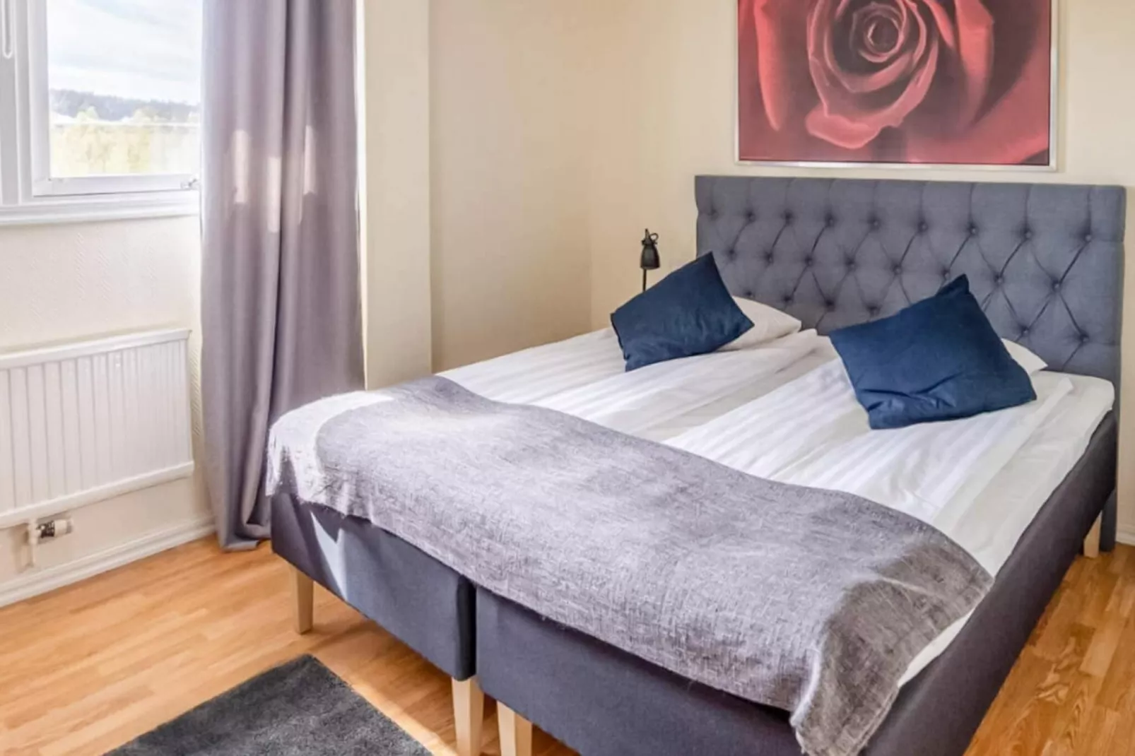 Einladendes Hotelzimmer mit kostenlosem Frühstück-Innen