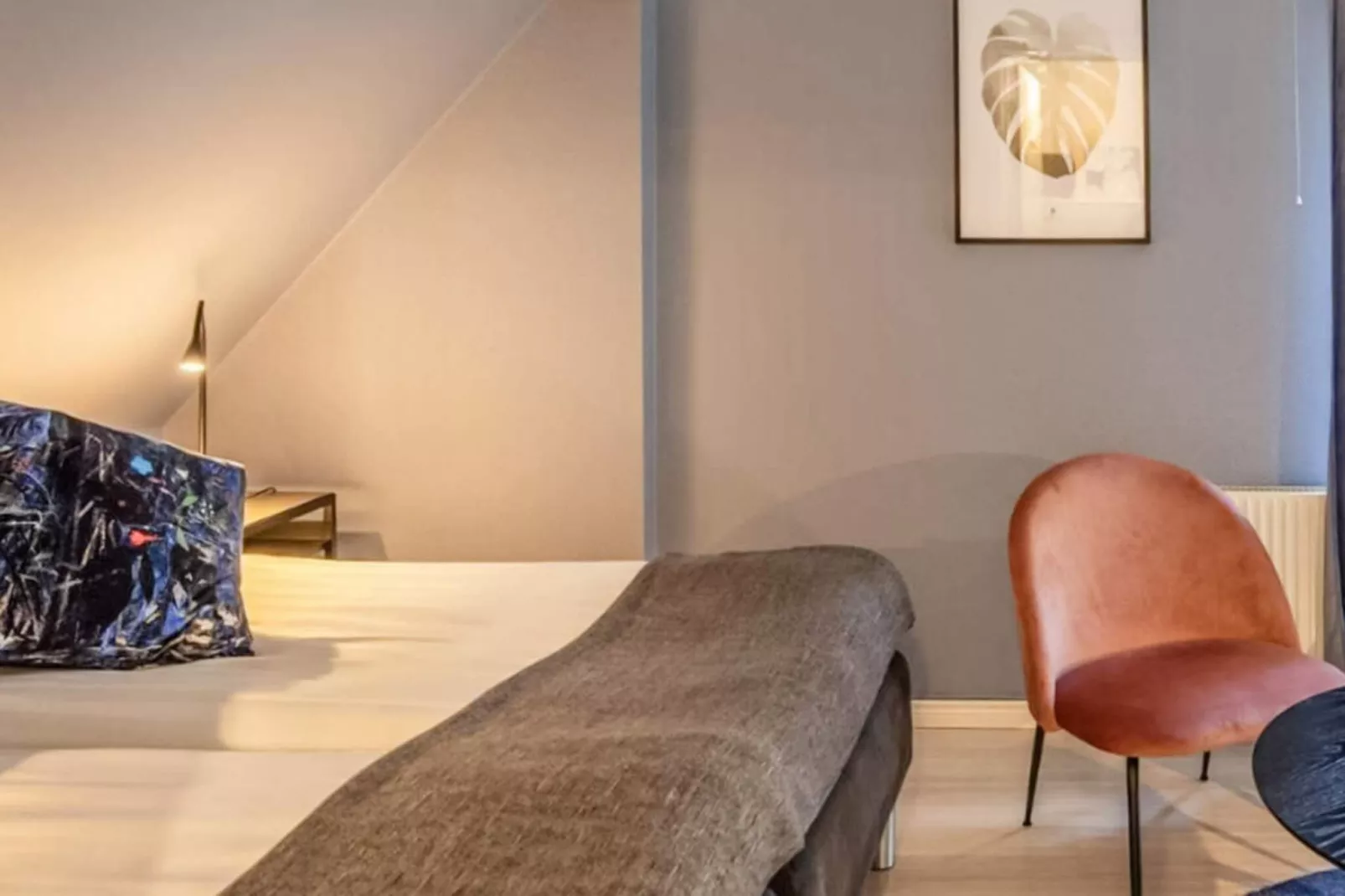 Einladendes Hotelzimmer mit kostenlosem Frühstück-Innen