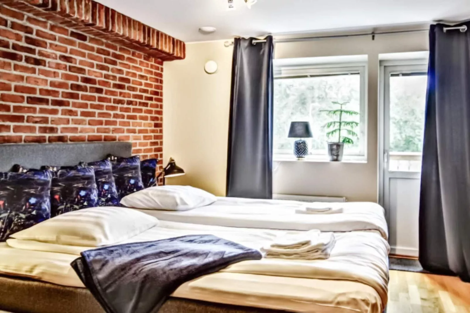 Einladendes Hotelzimmer mit kostenlosem Frühstück-Innen