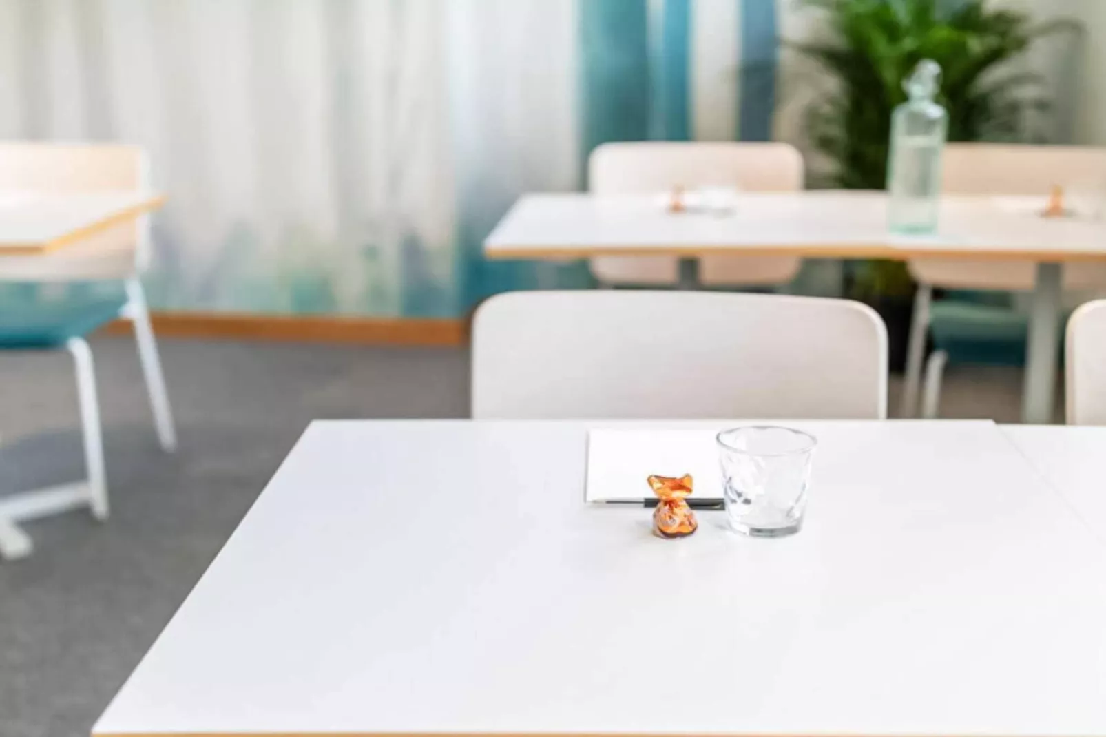 Einladendes Hotelzimmer mit kostenlosem Frühstück-Innen