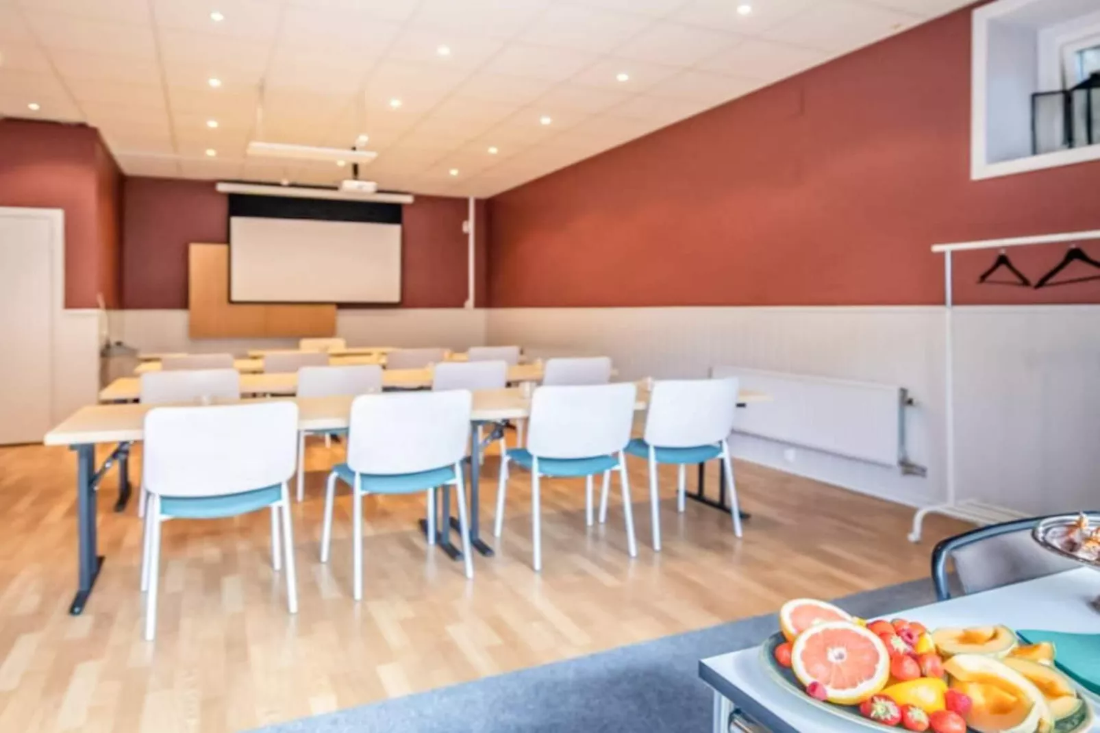 Einladendes Hotelzimmer mit kostenlosem Frühstück-Innen