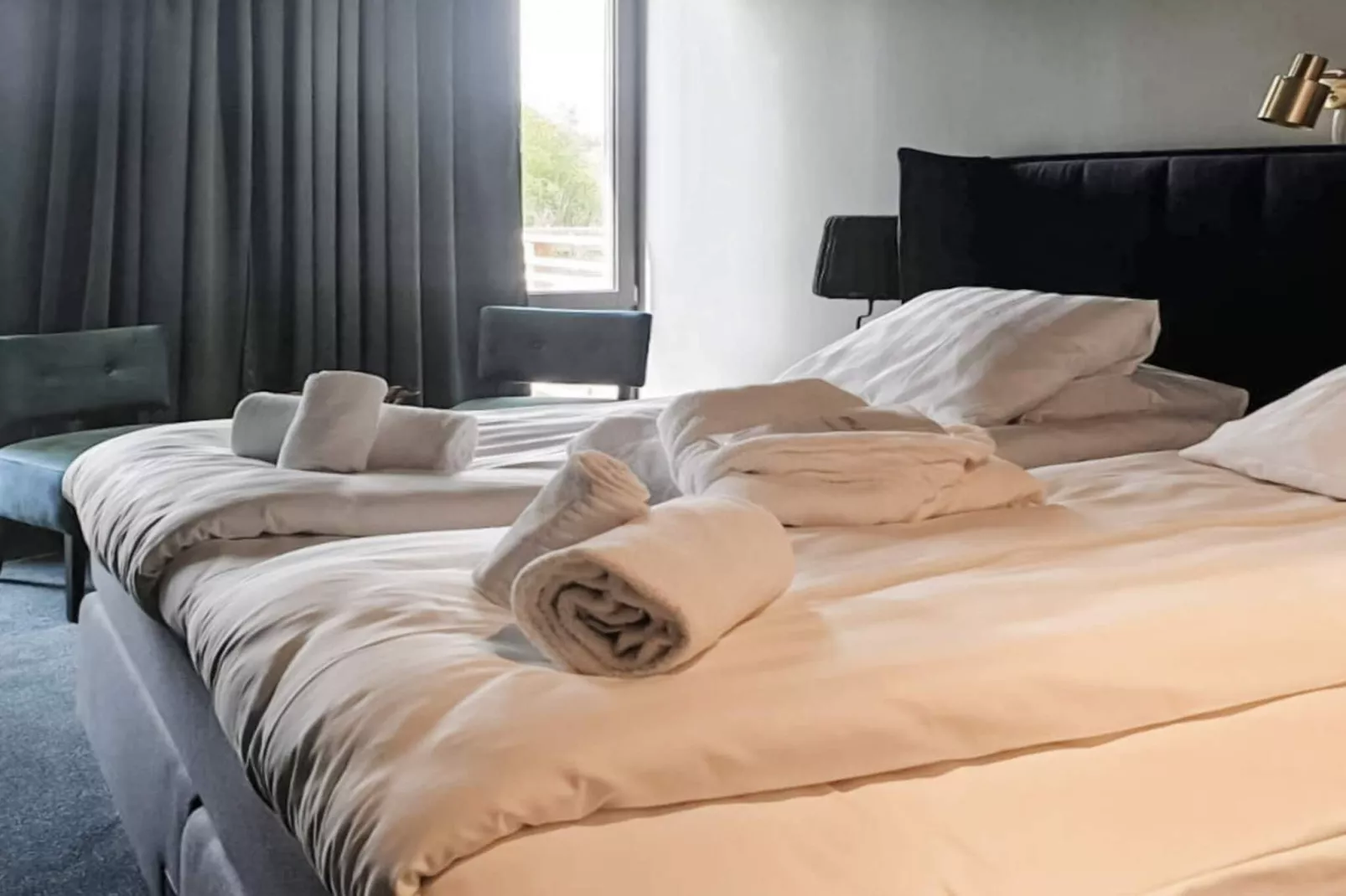 Einladendes Hotelzimmer mit kostenlosem Frühstück-Innen