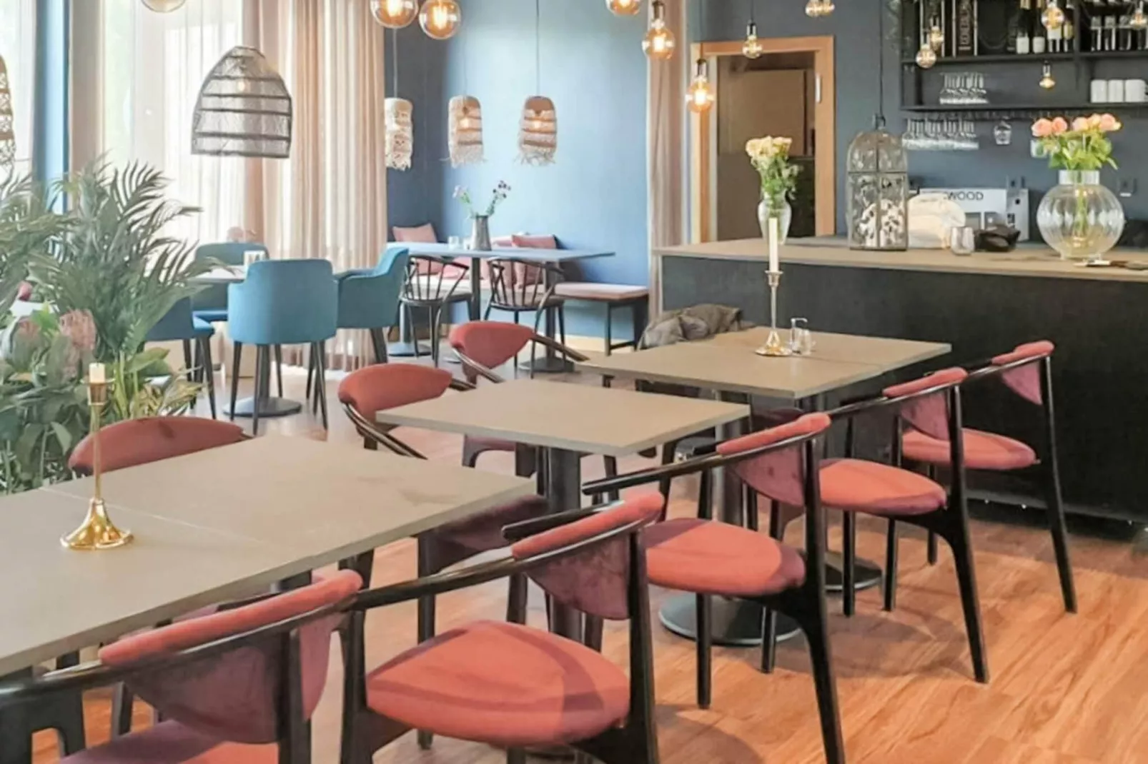 Einladendes Hotelzimmer mit kostenlosem Frühstück-Innen