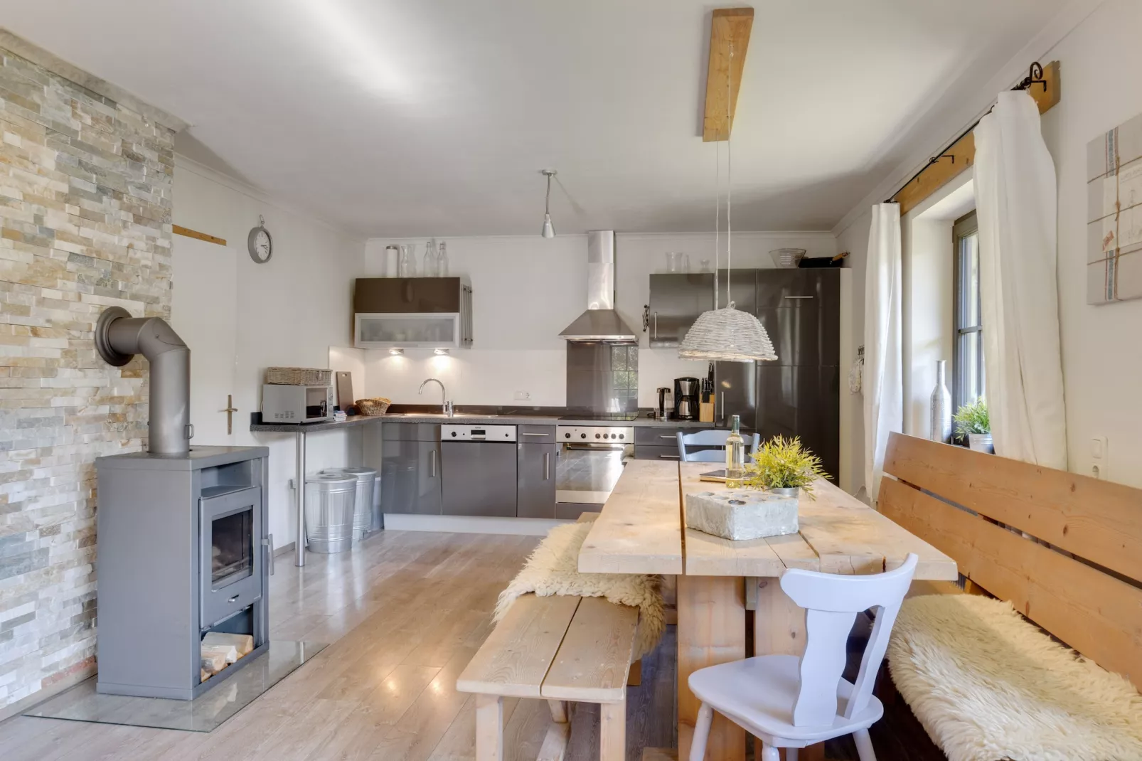 Chalet Ullach L-Dining room
