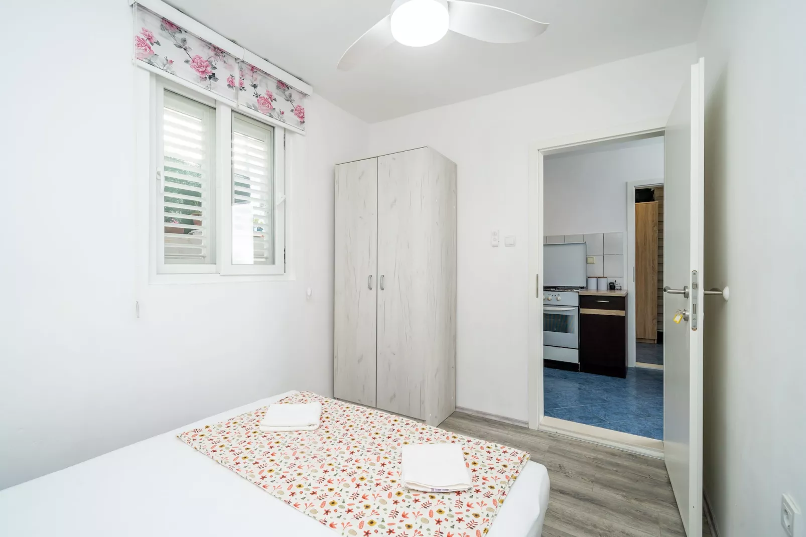Apartment & Rooms Alan - Double Room with Shared Bathroom 1-Bedroom