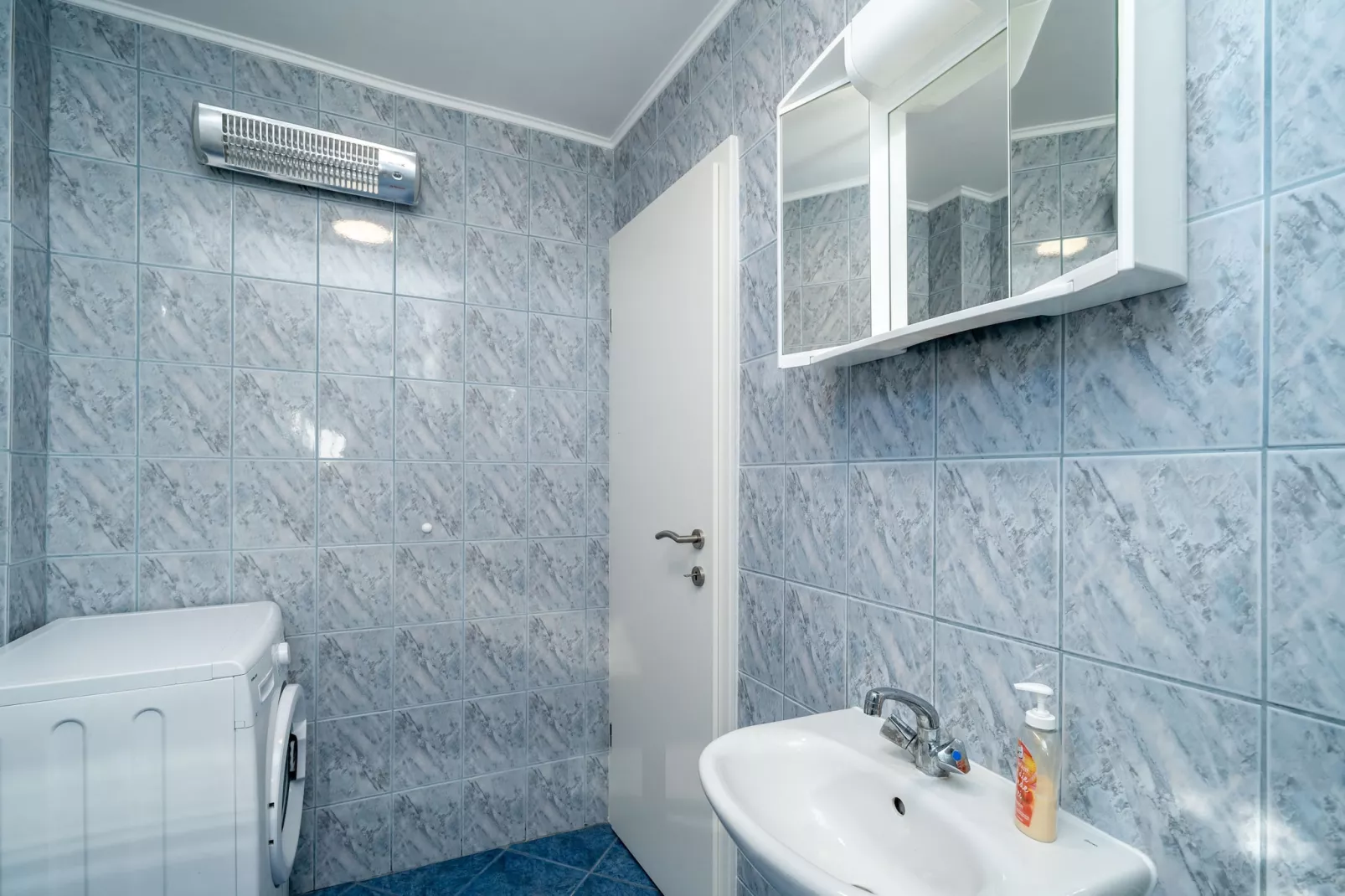 Apartment & Rooms Alan - Double Room with Shared Bathroom 1-Bathroom