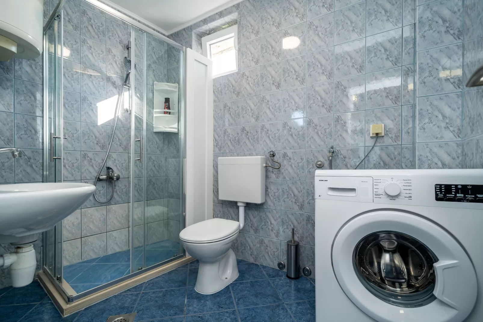 Apartment & Rooms Alan - Double Room with Shared Bathroom 1-Bathroom