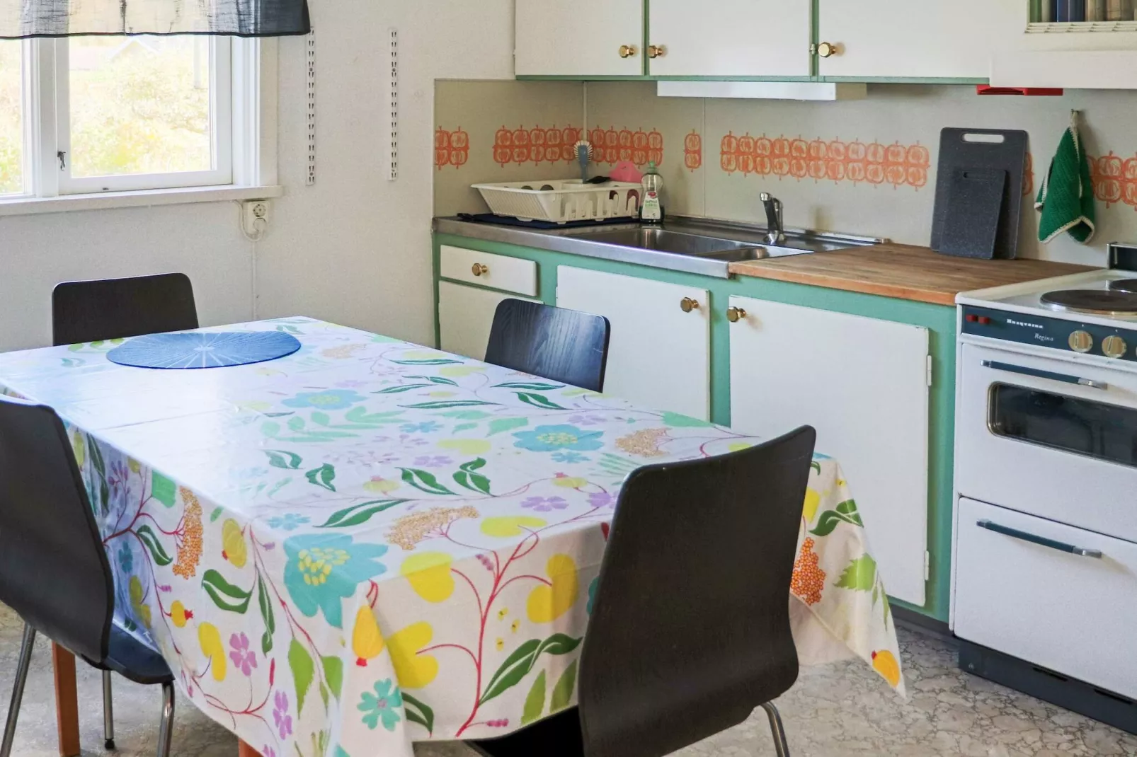 Welcoming cottage near the sea-Indoor