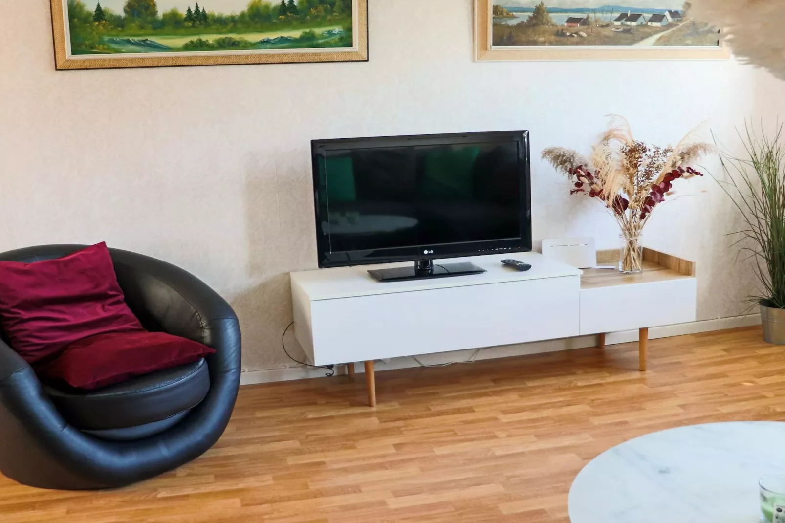Welcoming cottage near the sea-Indoor