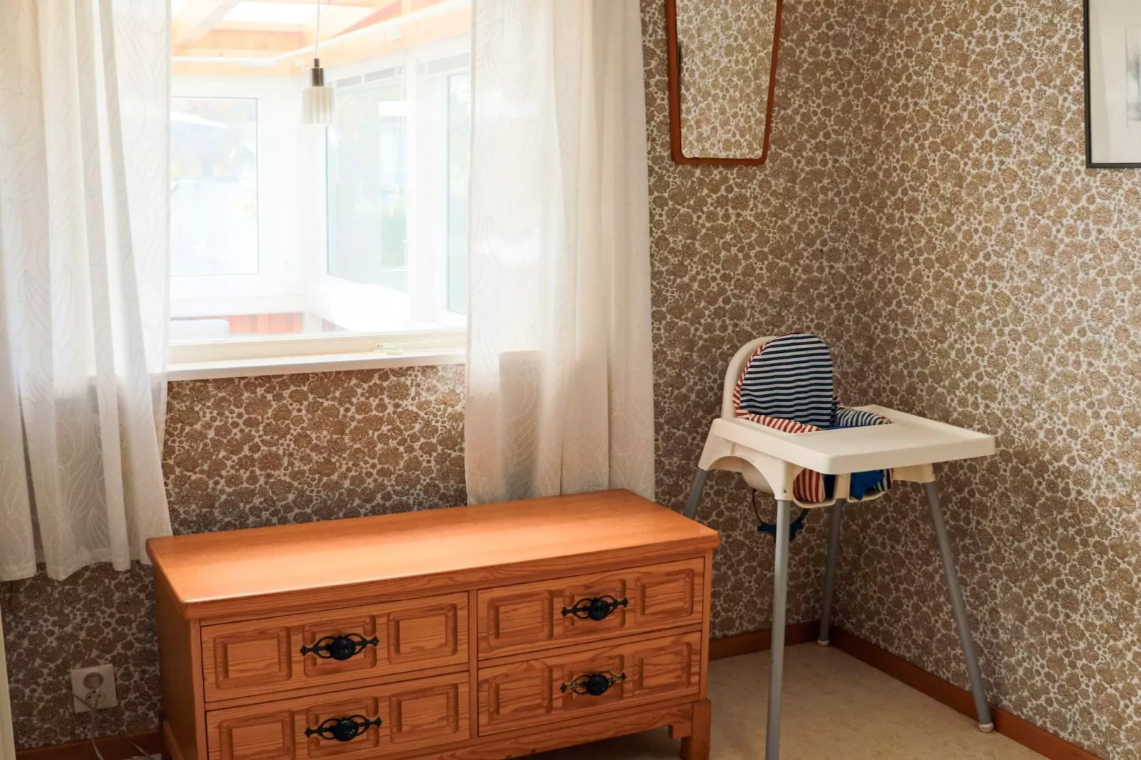 Welcoming cottage near the sea-Indoor