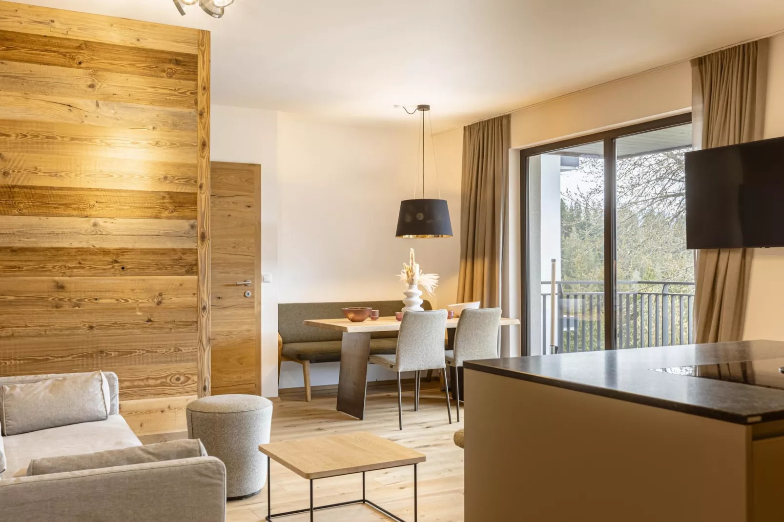 Hideaway Dachstein West 5-Dining room