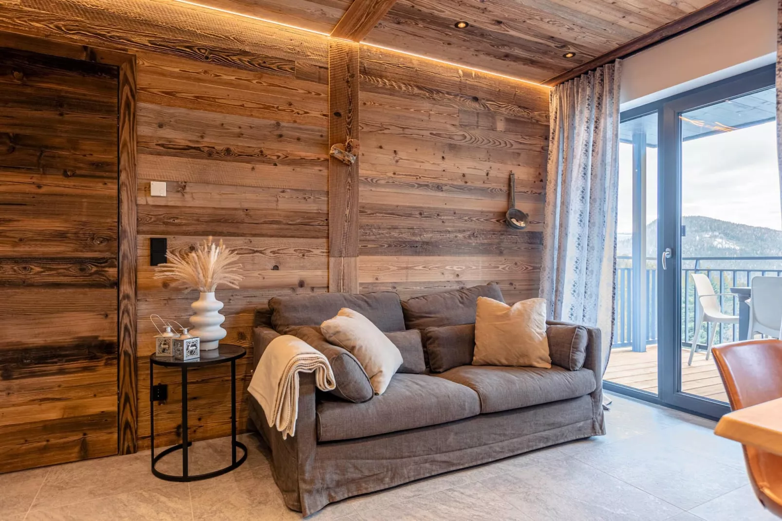 Hideaway Dachstein West 6-Living room