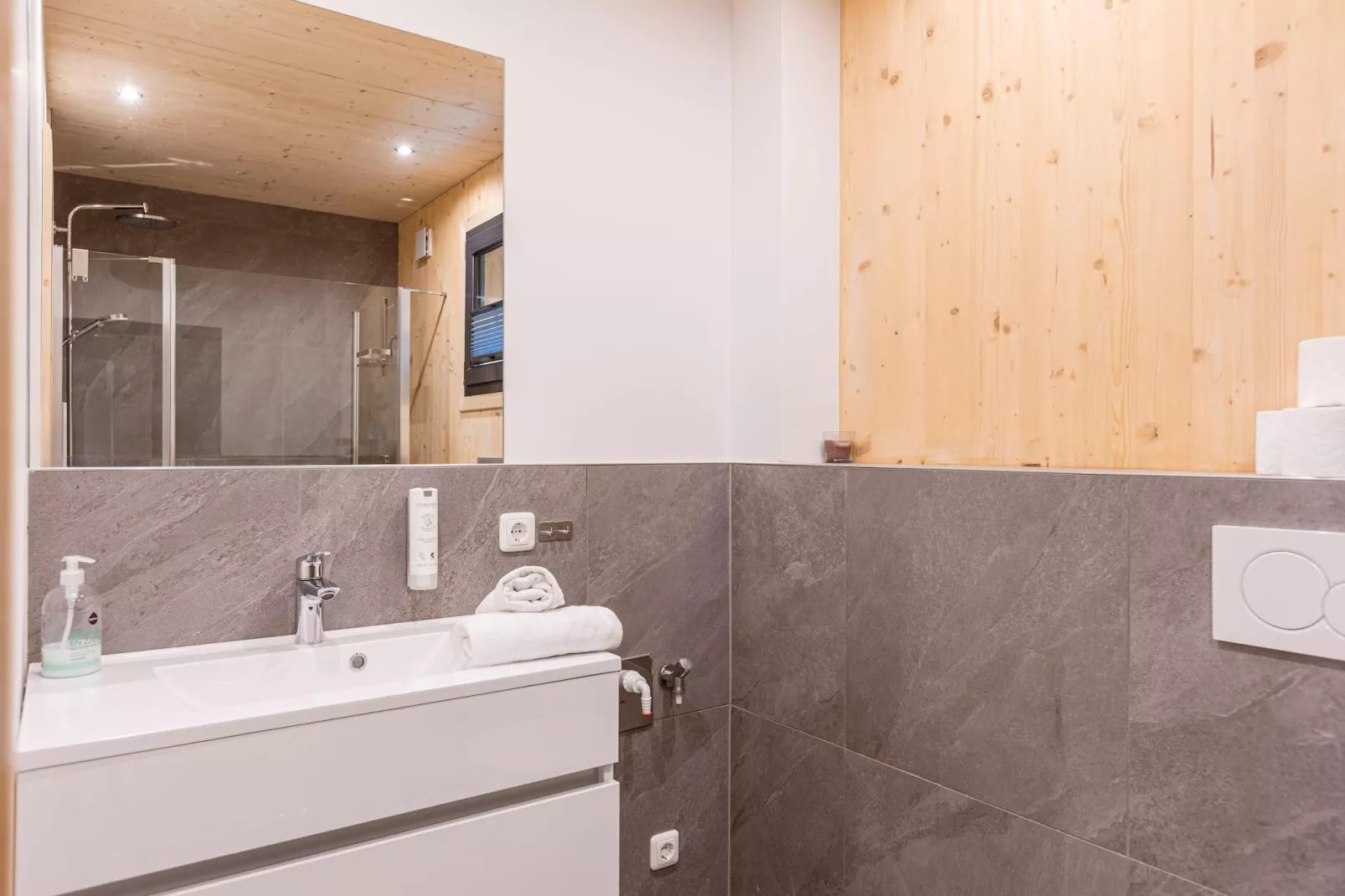 Kreischberg Pool Villen 4a-Bathroom