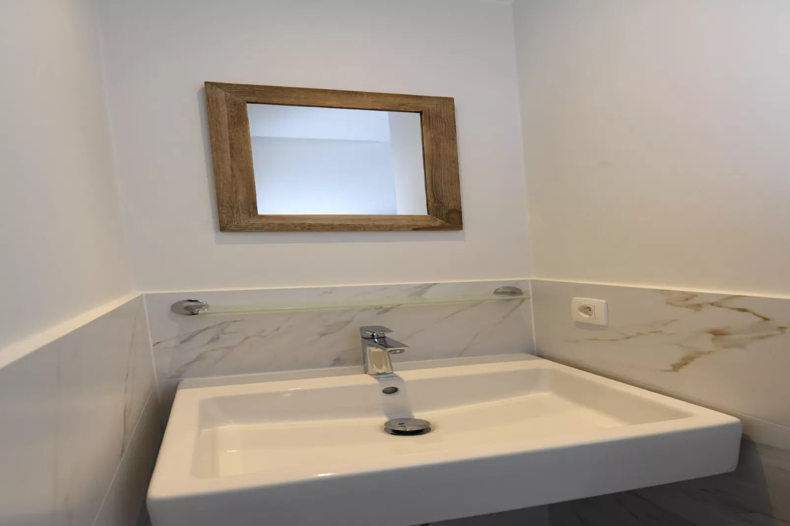 Weekendhuisje 10px-Bathroom