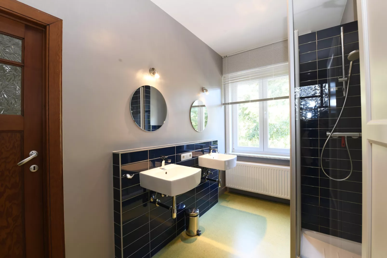 Weekendhuisje 10px-Bathroom