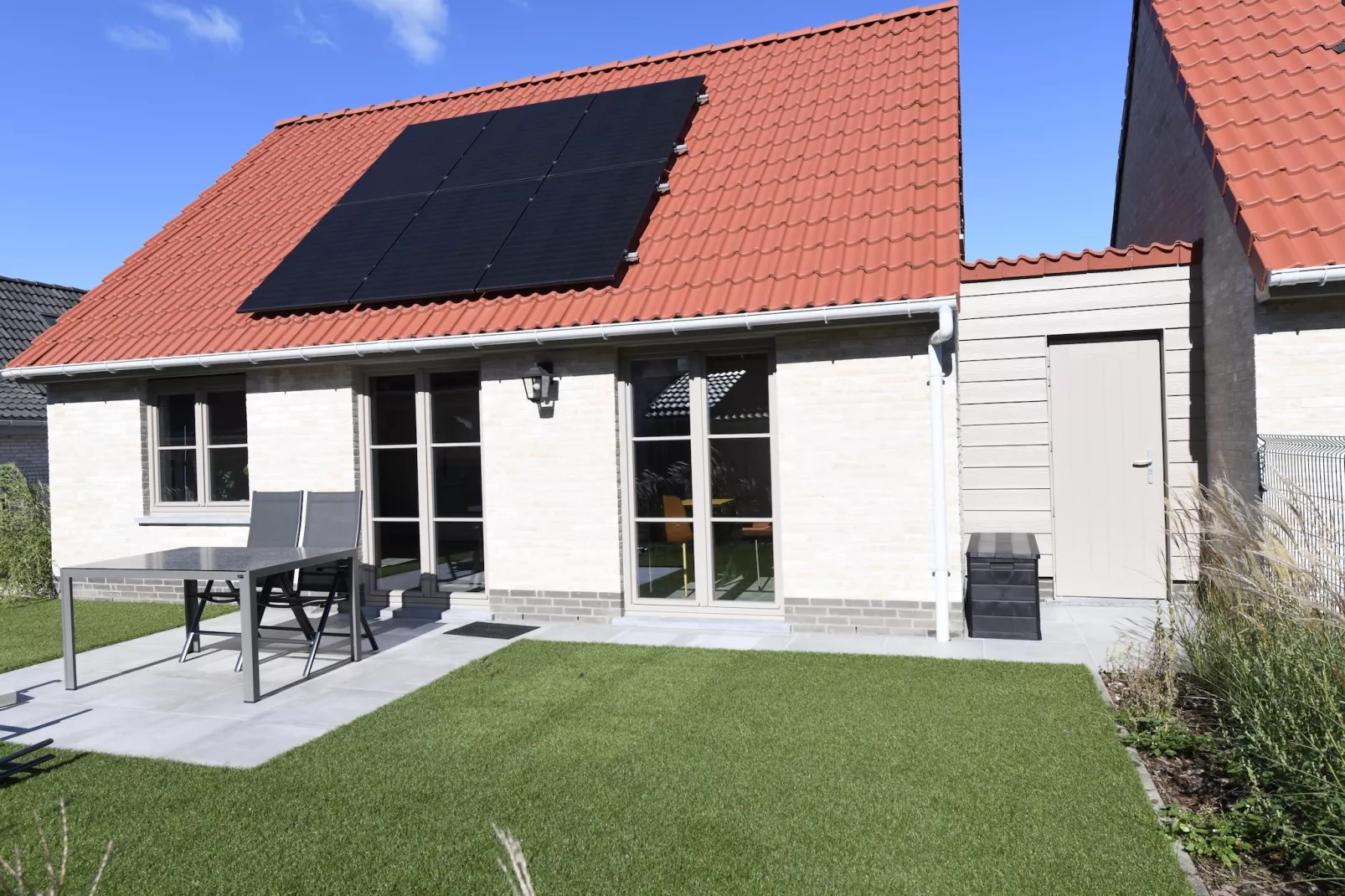 WH2/54-Exterior summer