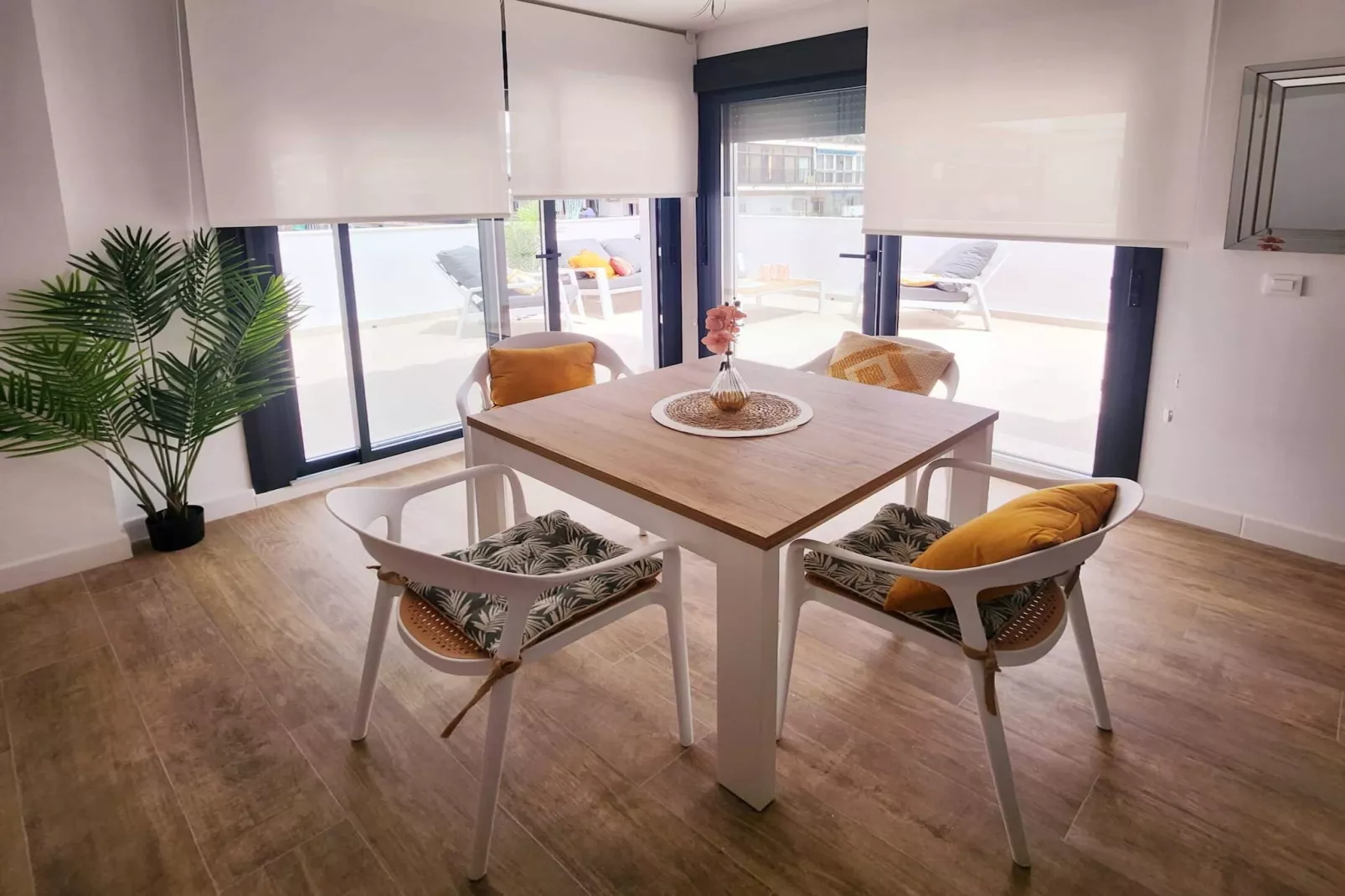 Atico Novamar con vistas al Mar-Dining room