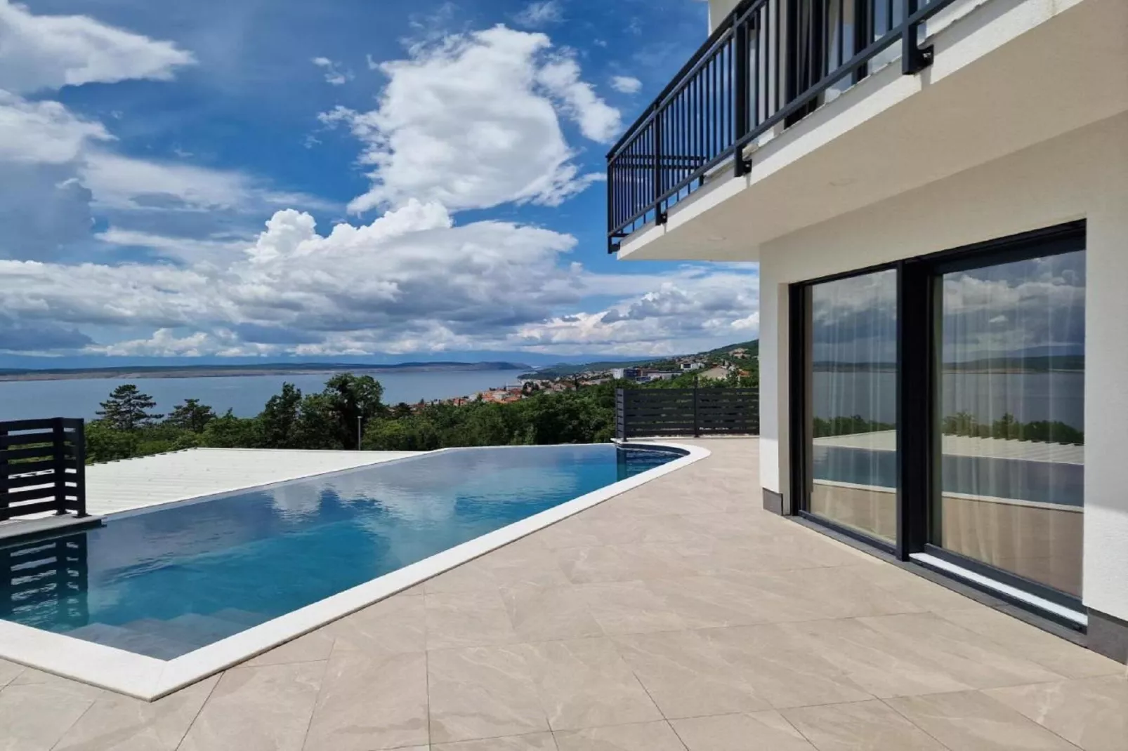 Villa V-Pool