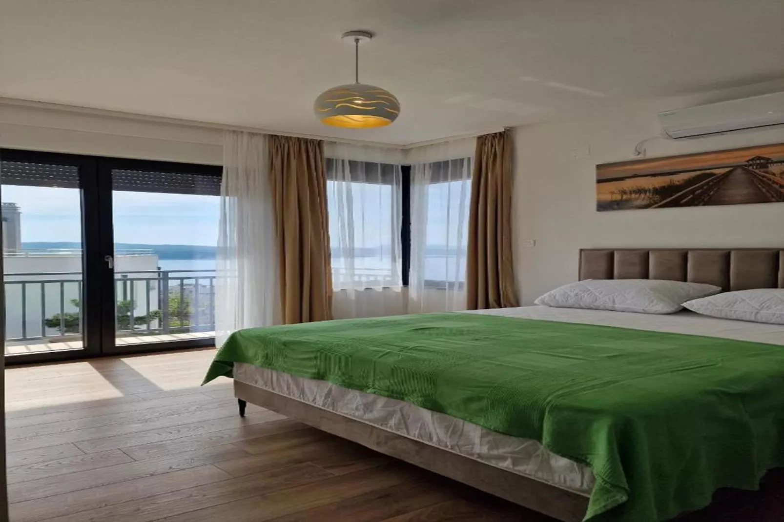 Villa V-Bedroom