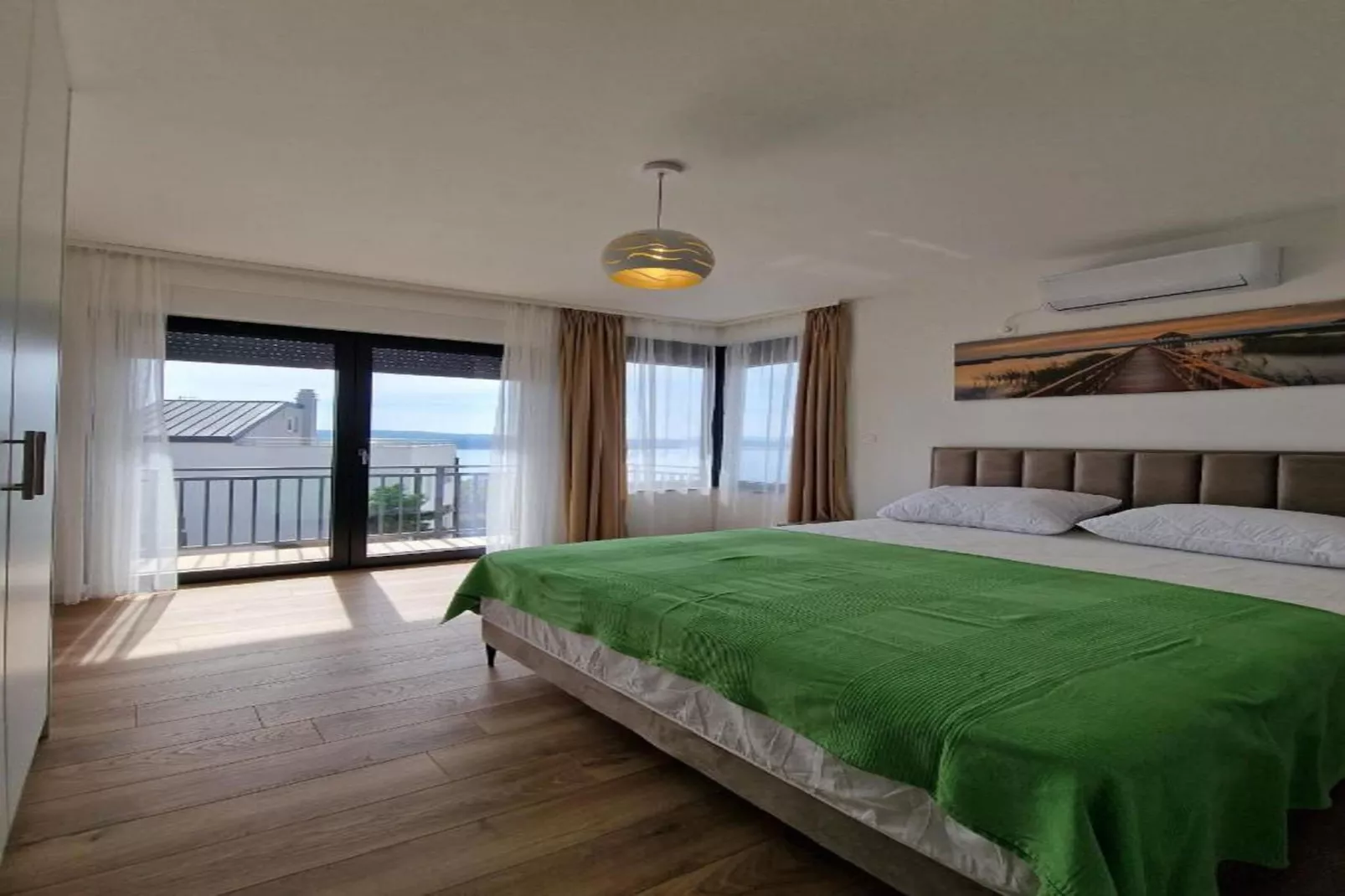 Villa V-Bedroom