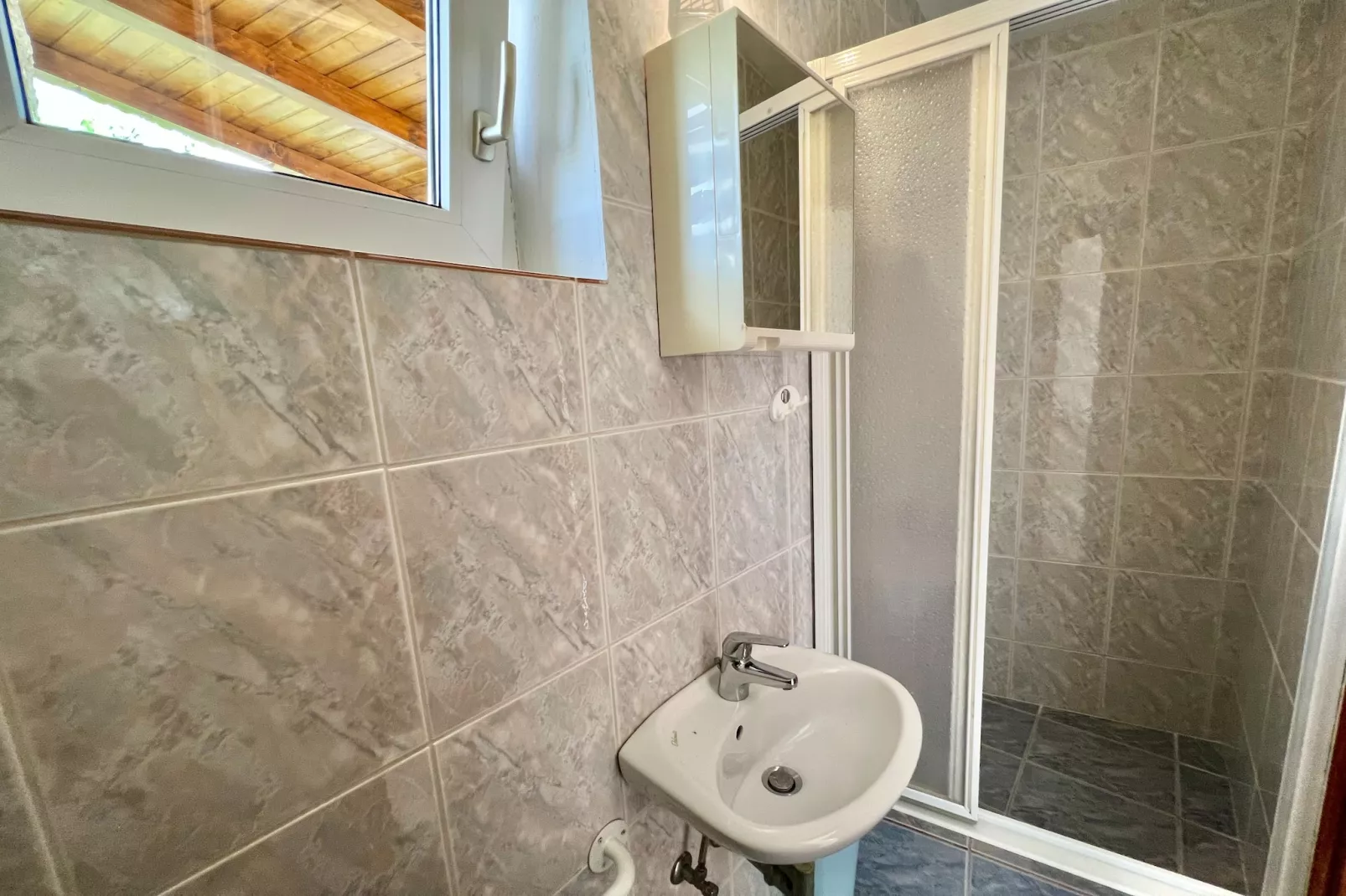 Holiday House Fay-Bathroom