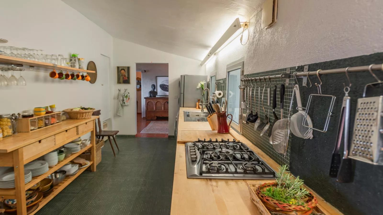 La porteuse deau-Kitchen