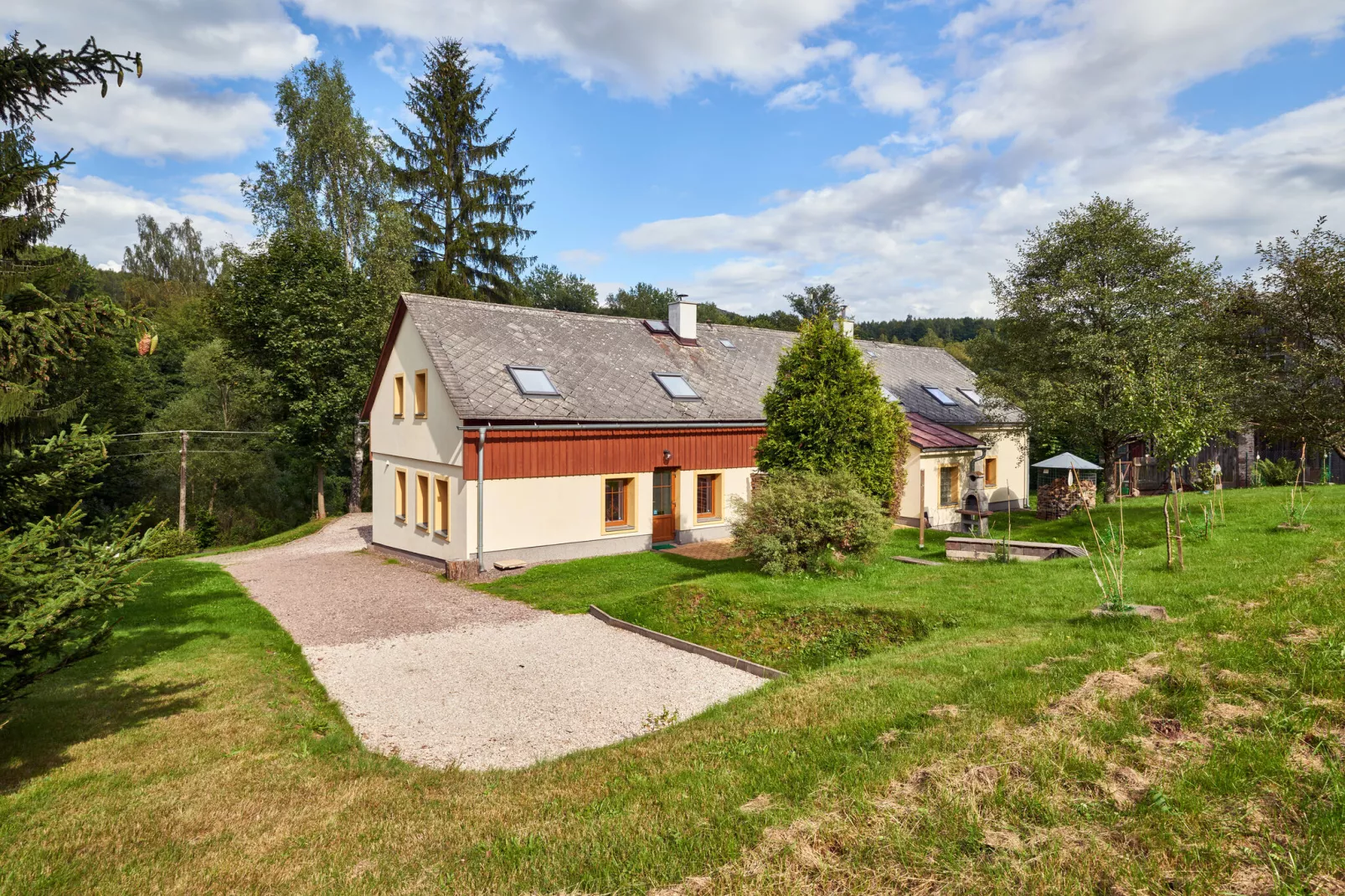 Lampertice-Exterior summer