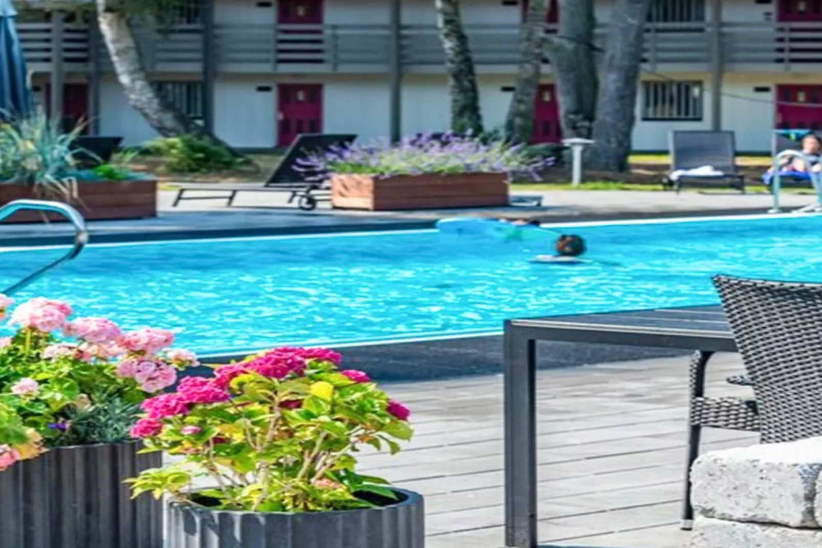 Holiday home for smaller groups-Pool