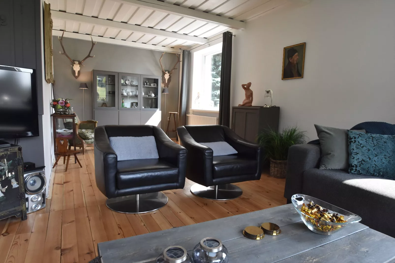 Antonio-Living room