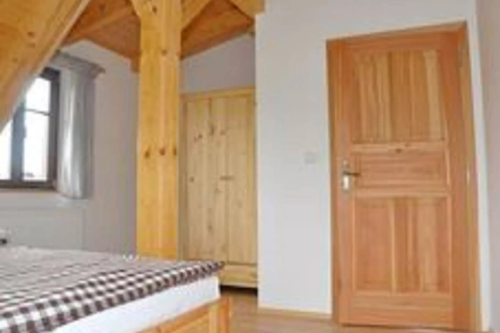 Zdenek-Bedroom