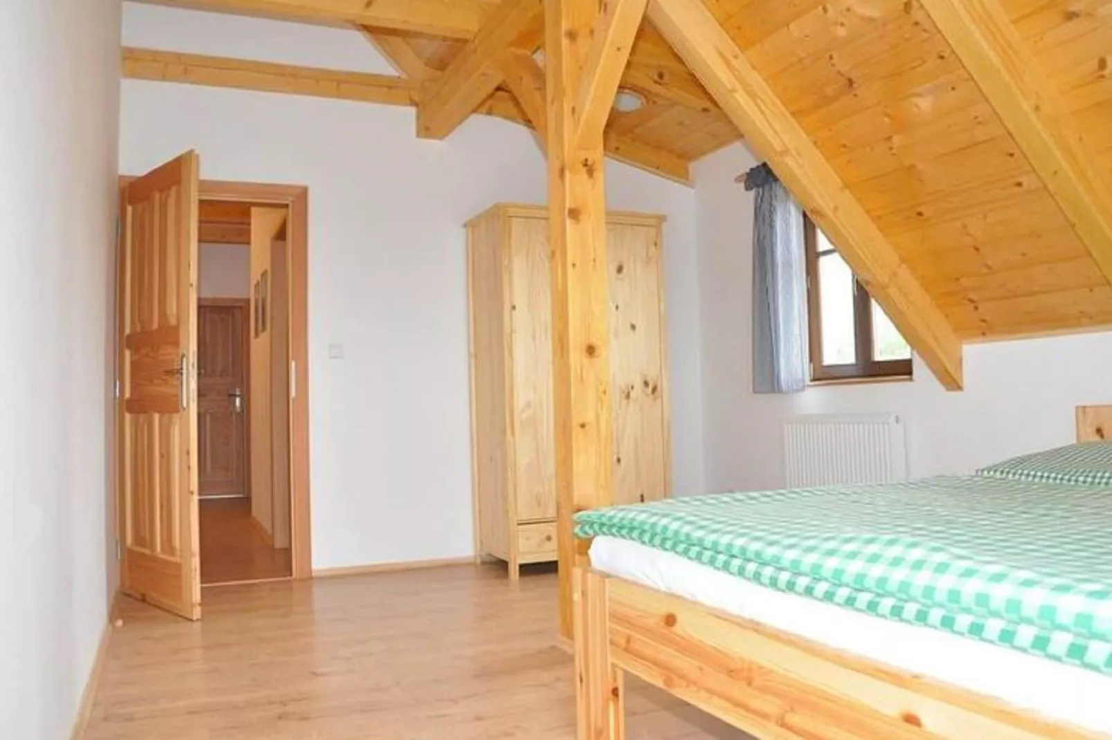 Zdenek-Bedroom