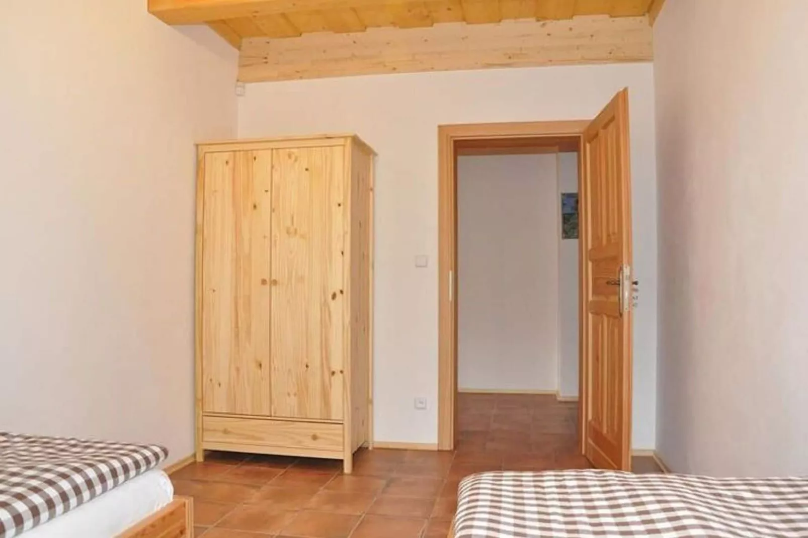 Zdenek-Bedroom